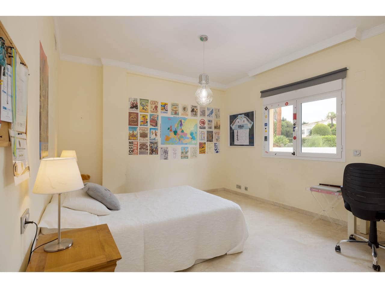 4 quarto Penthouse para venda em Sotogrande com garagem - 700 000 € (Ref: 9200244)