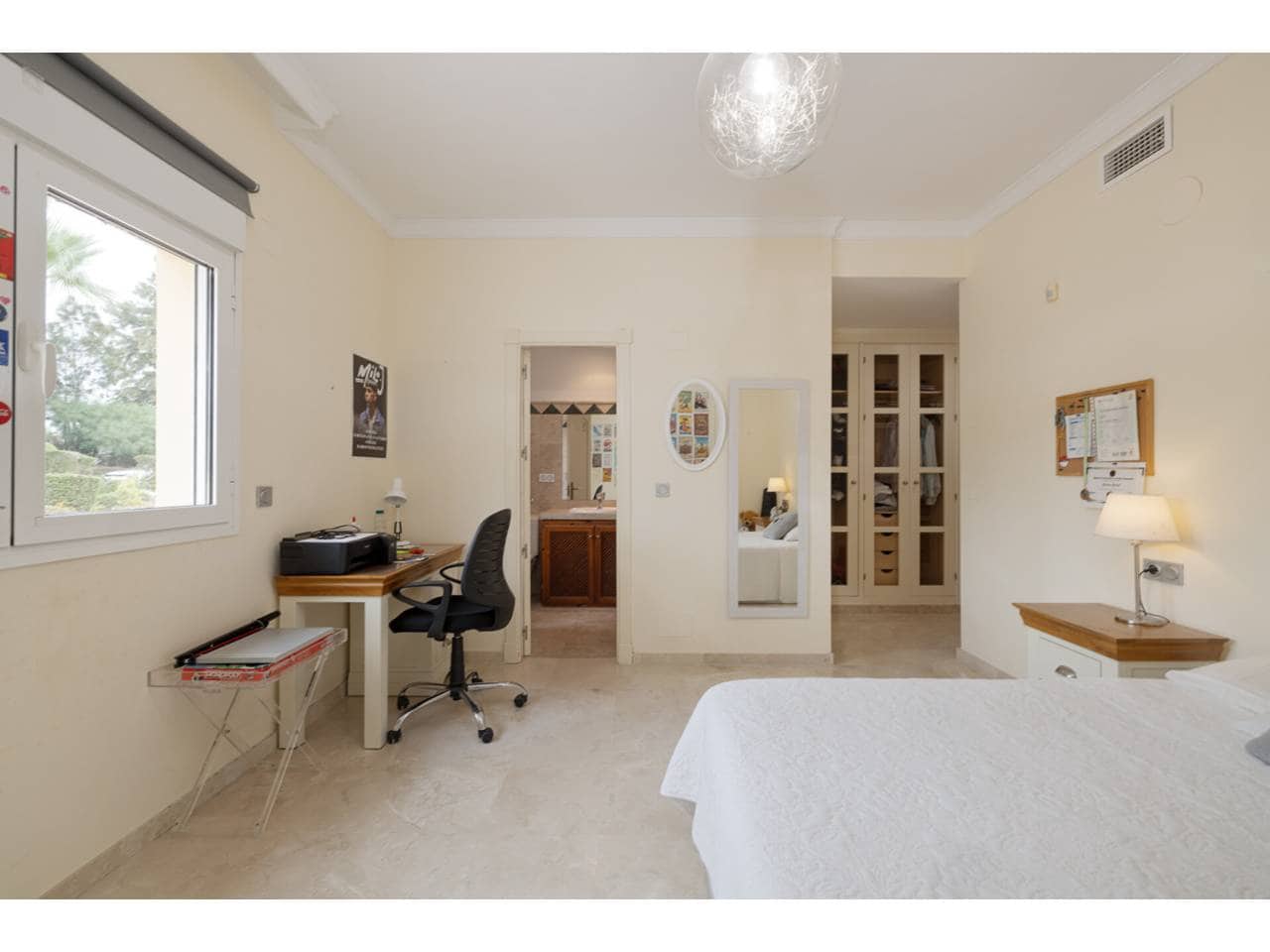 4 quarto Penthouse para venda em Sotogrande com garagem - 700 000 € (Ref: 9200244)