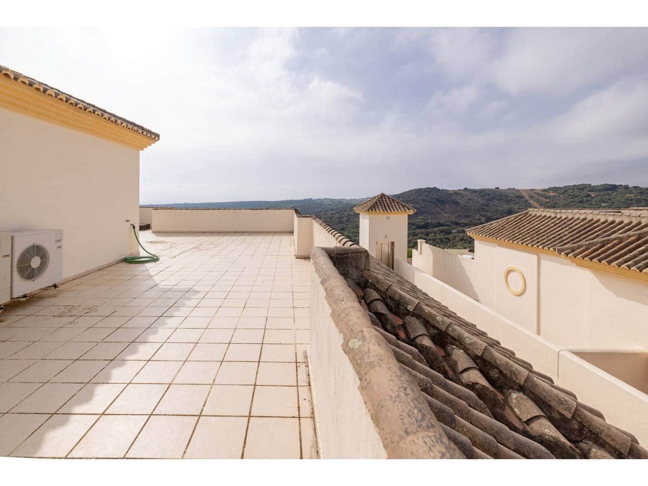 4 quarto Penthouse para venda em Sotogrande com garagem - 700 000 € (Ref: 9200244)