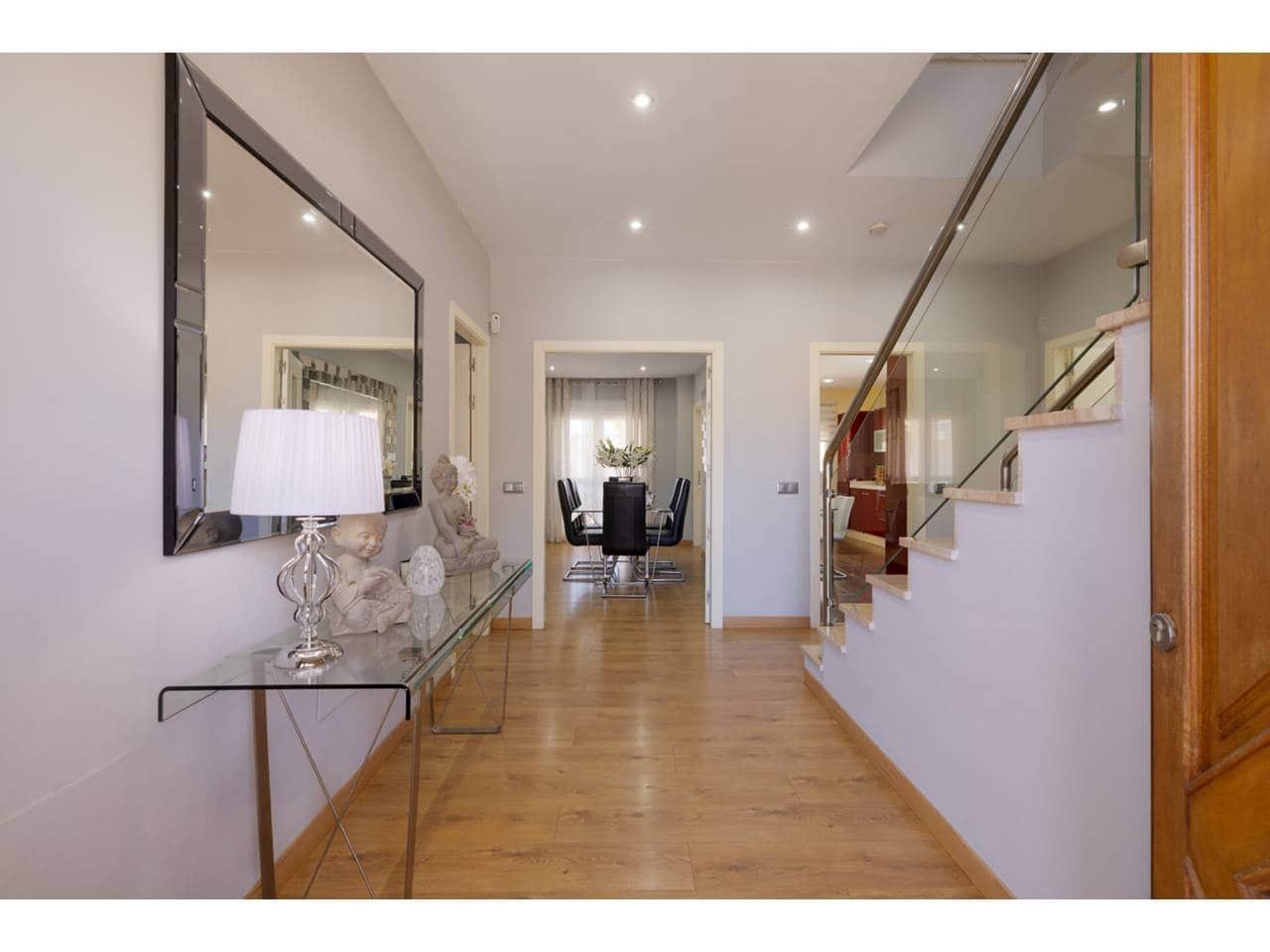 4 soverom Villa til salgs i La Linea de la Concepcion med svømmebasseng garasje - € 530 000 (Ref: 9246277)