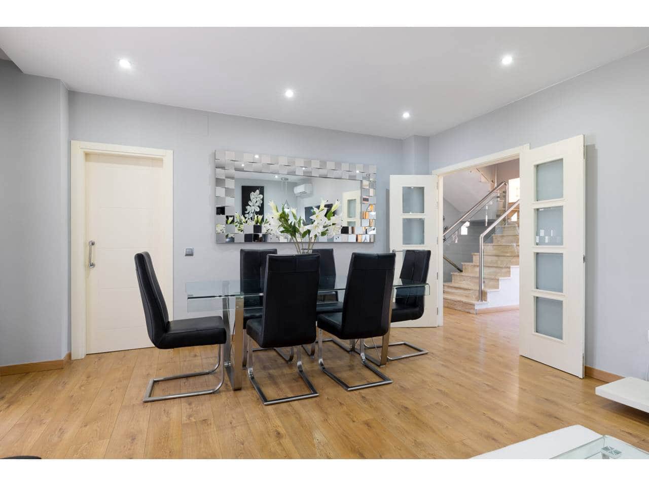 4 soverom Villa til salgs i La Linea de la Concepcion med svømmebasseng garasje - € 530 000 (Ref: 9246277)