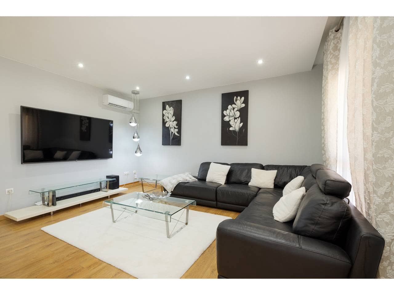 4 soverom Villa til salgs i La Linea de la Concepcion med svømmebasseng garasje - € 530 000 (Ref: 9246277)