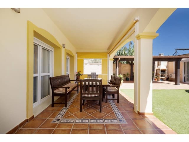 4 soverom Villa til salgs i La Línea de la Concepción med svømmebasseng garasje - € 530 000 (Ref: 9246277)