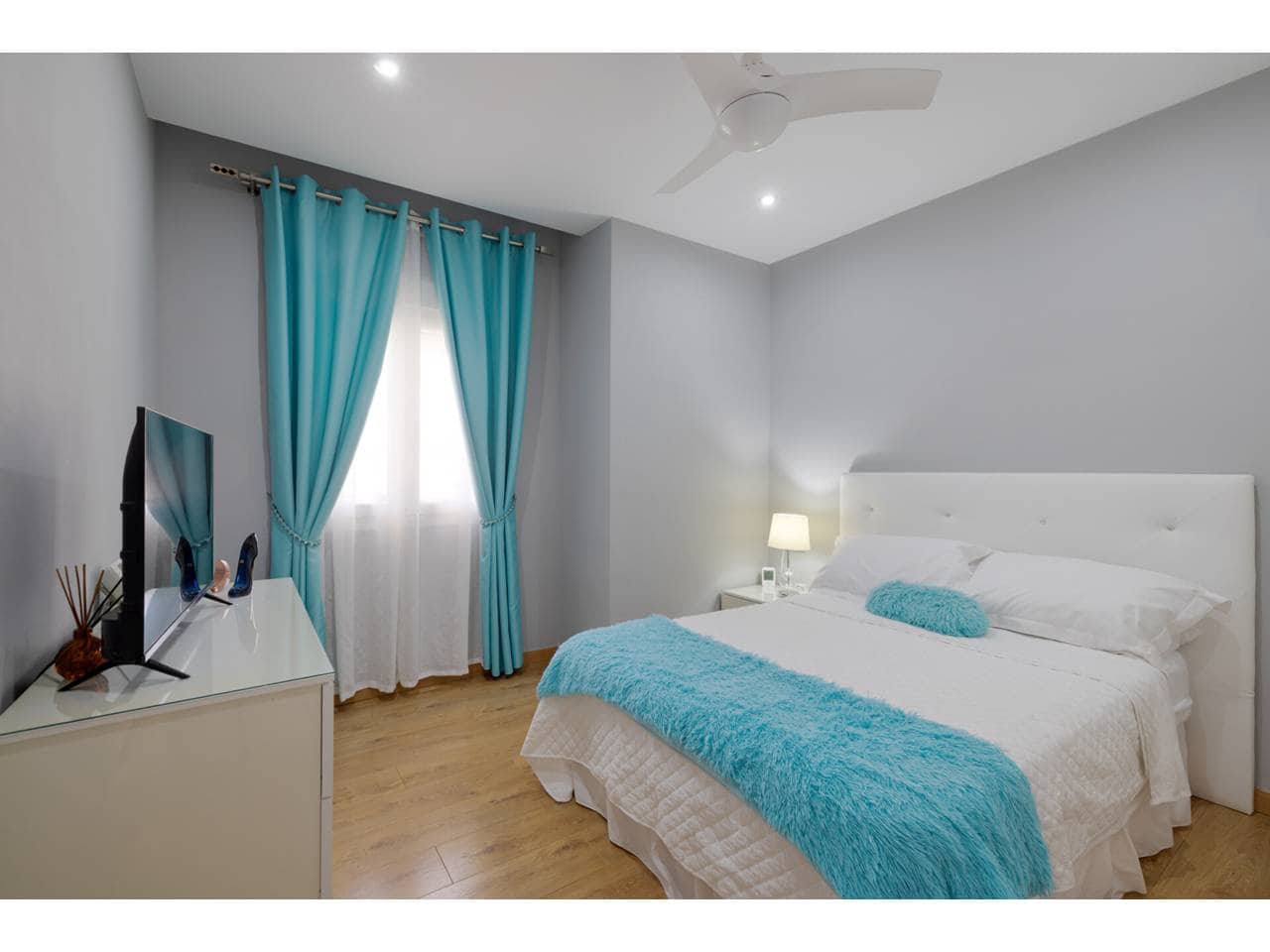 4 soverom Villa til salgs i La Linea de la Concepcion med svømmebasseng garasje - € 530 000 (Ref: 9246277)