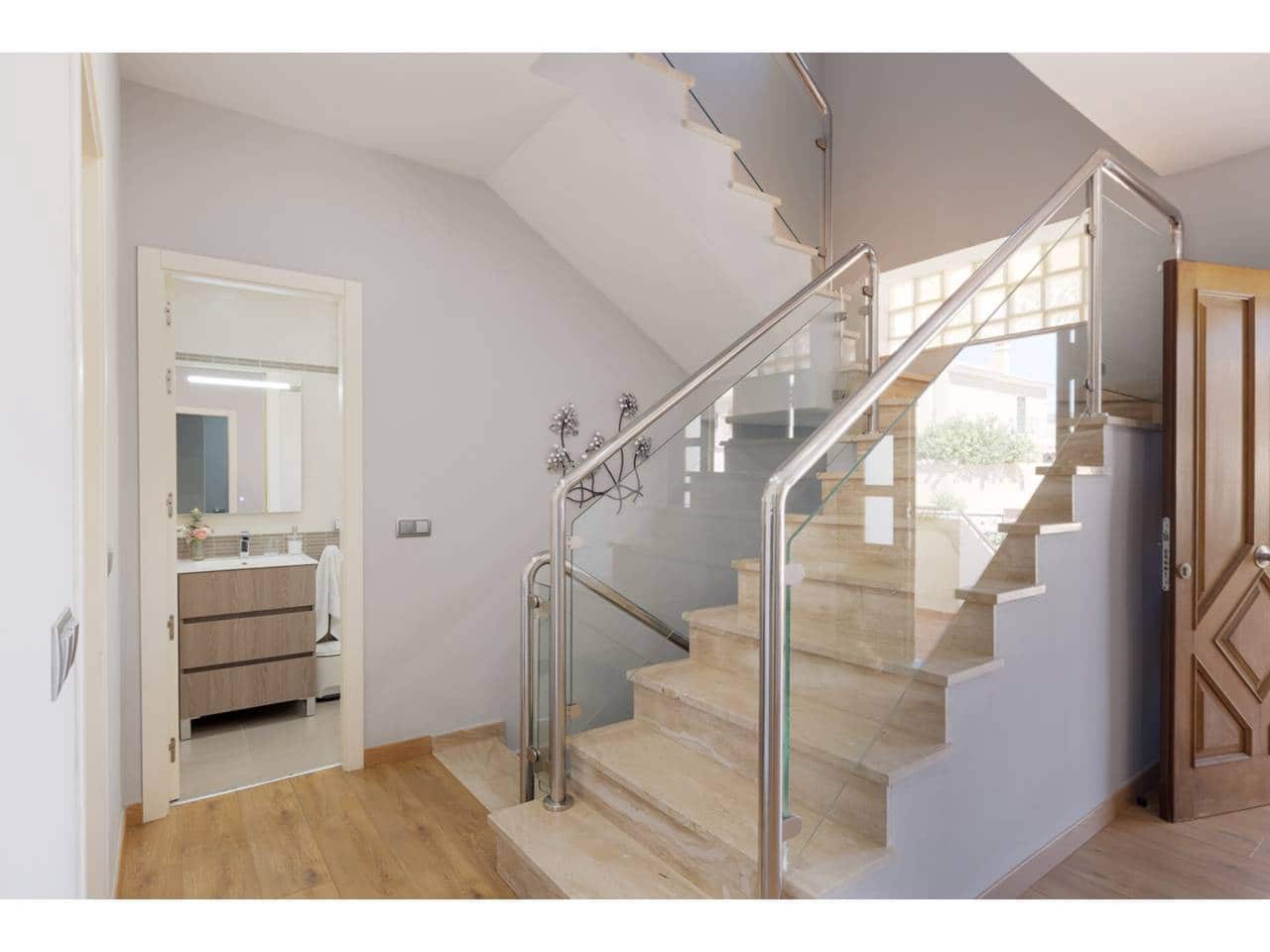 4 soverom Villa til salgs i La Linea de la Concepcion med svømmebasseng garasje - € 530 000 (Ref: 9246277)