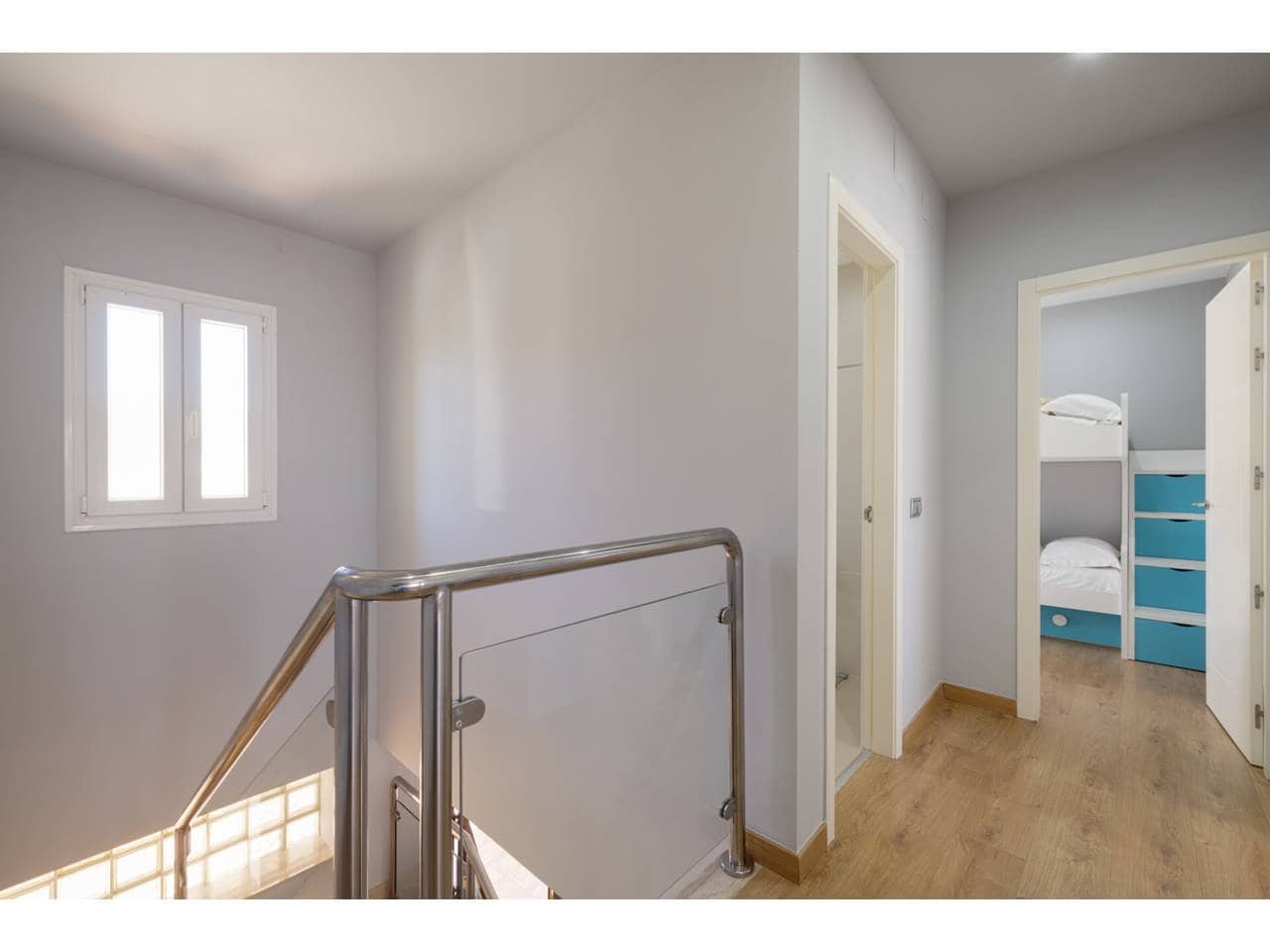 4 soverom Villa til salgs i La Linea de la Concepcion med svømmebasseng garasje - € 530 000 (Ref: 9246277)