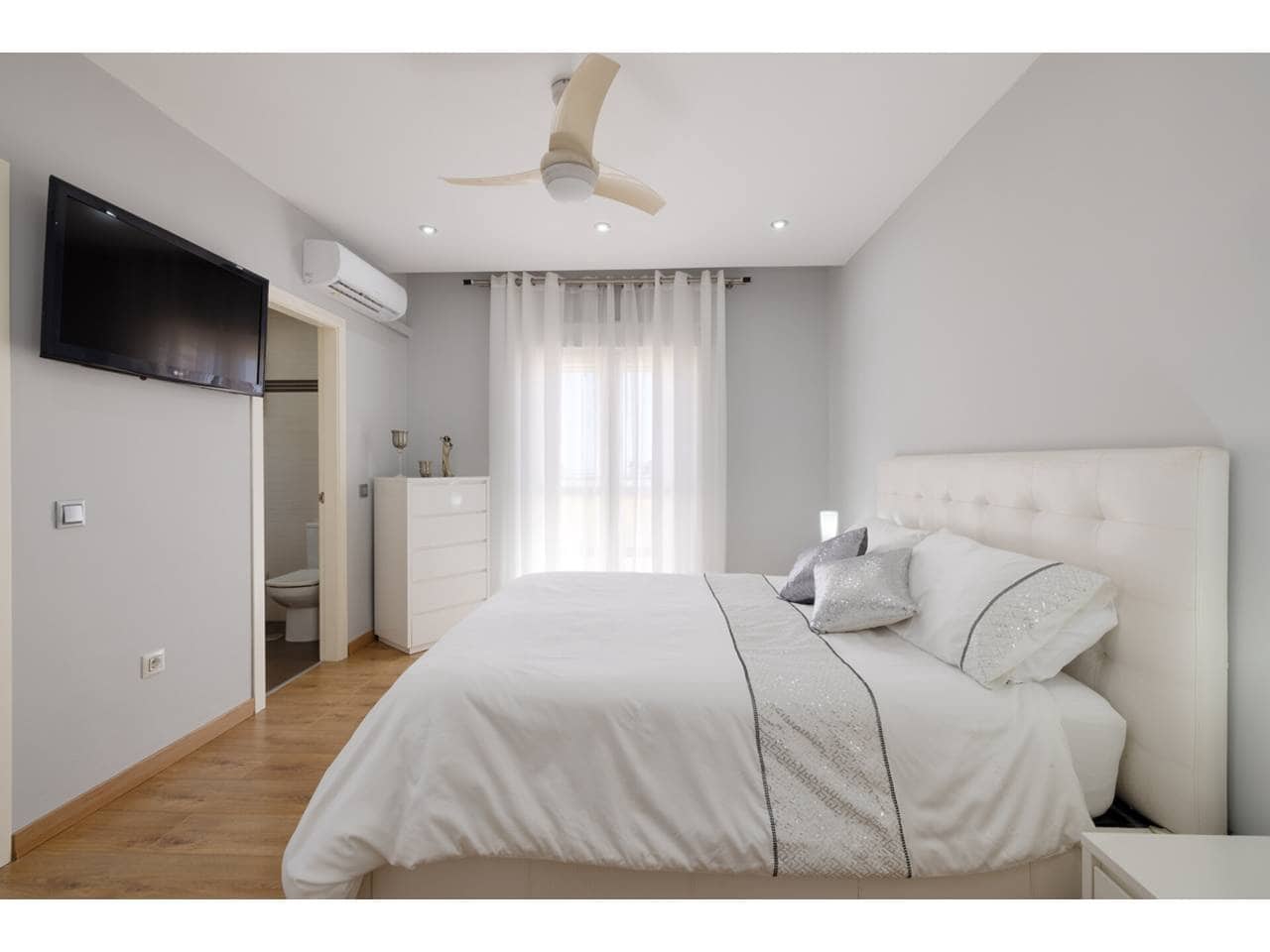 4 soverom Villa til salgs i La Linea de la Concepcion med svømmebasseng garasje - € 530 000 (Ref: 9246277)