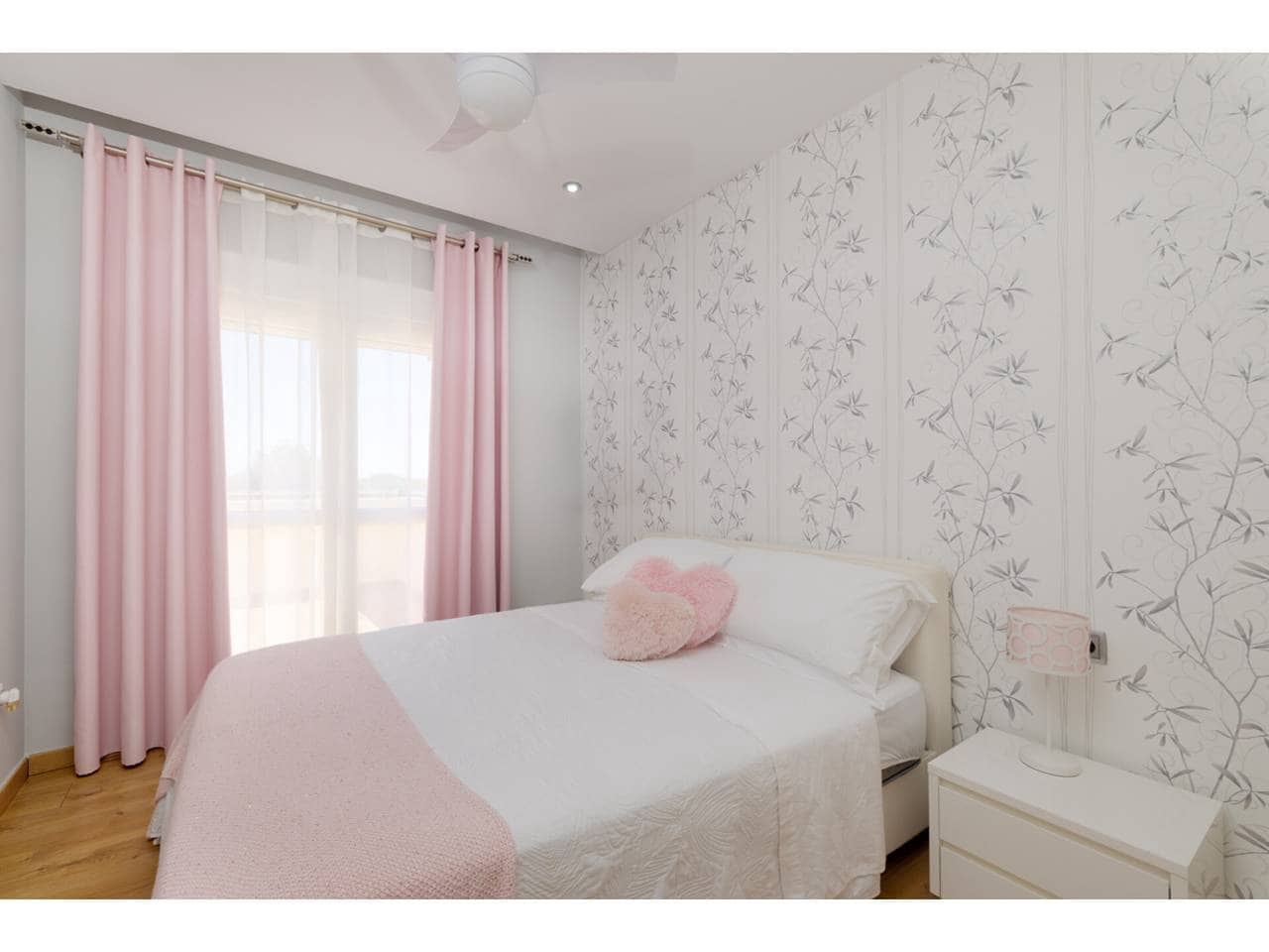 4 soverom Villa til salgs i La Linea de la Concepcion med svømmebasseng garasje - € 530 000 (Ref: 9246277)