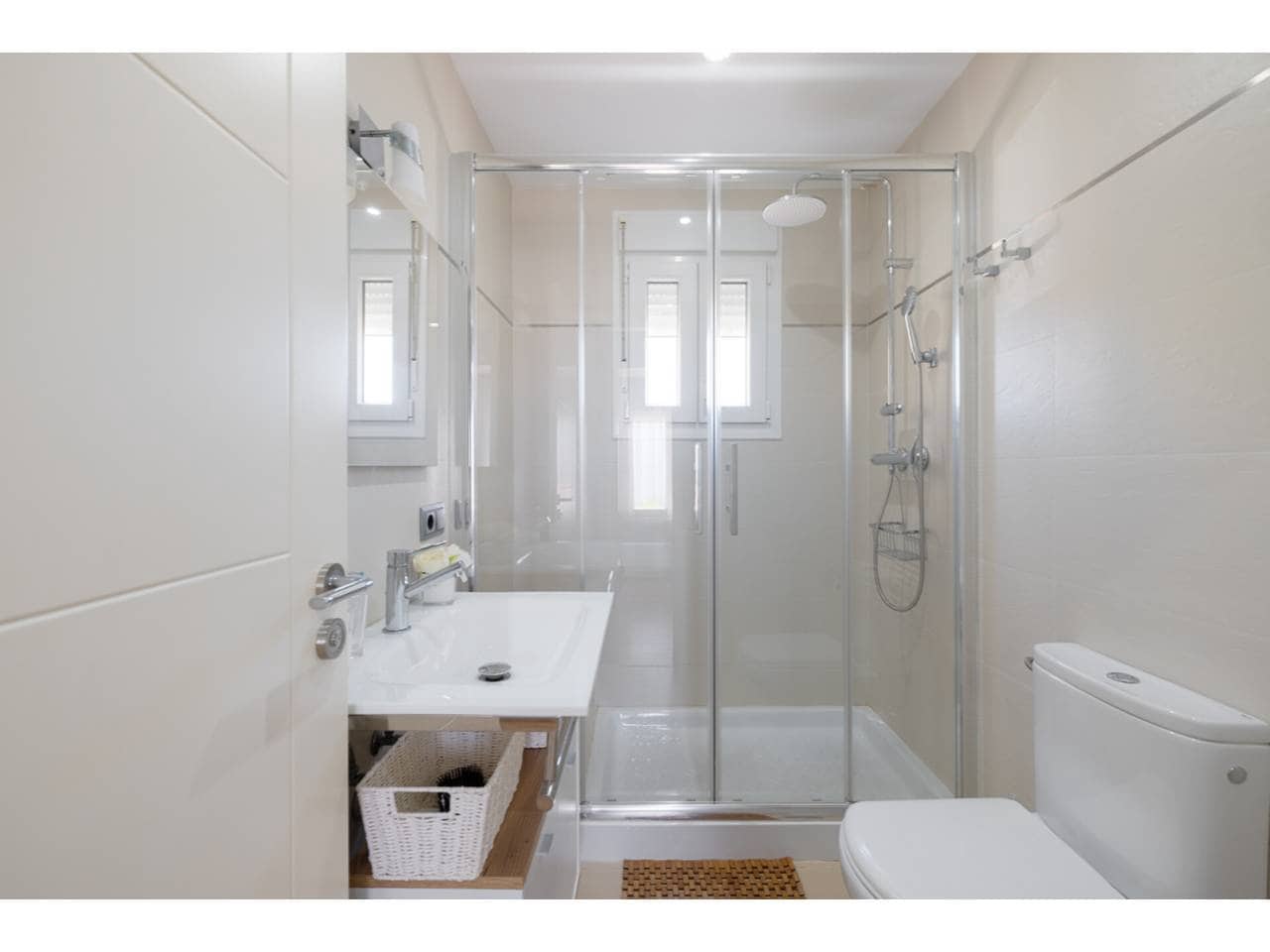 4 soverom Villa til salgs i La Linea de la Concepcion med svømmebasseng garasje - € 530 000 (Ref: 9246277)