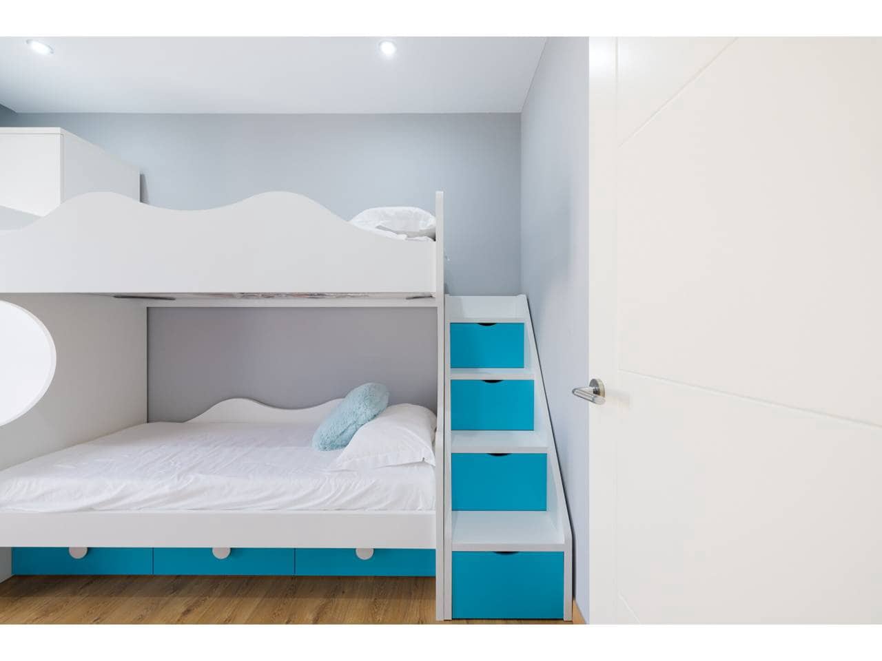 4 soverom Villa til salgs i La Linea de la Concepcion med svømmebasseng garasje - € 530 000 (Ref: 9246277)