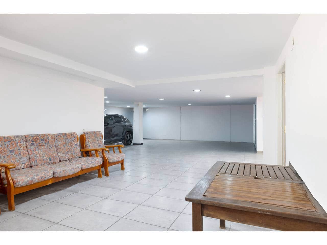 4 soverom Villa til salgs i La Linea de la Concepcion med svømmebasseng garasje - € 530 000 (Ref: 9246277)