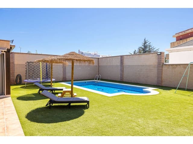 4 soverom Villa til salgs i La Línea de la Concepción med svømmebasseng garasje - € 530 000 (Ref: 9246277)