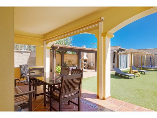 4 soverom Villa til salgs i La Línea de la Concepción med svømmebasseng garasje - € 530 000 (Ref: 9246277)