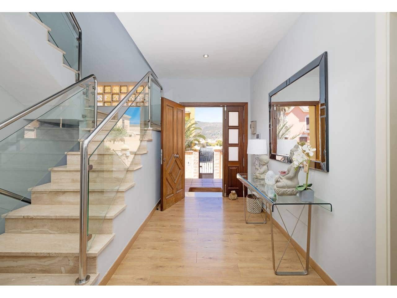 4 soverom Villa til salgs i La Linea de la Concepcion med svømmebasseng garasje - € 530 000 (Ref: 9246277)