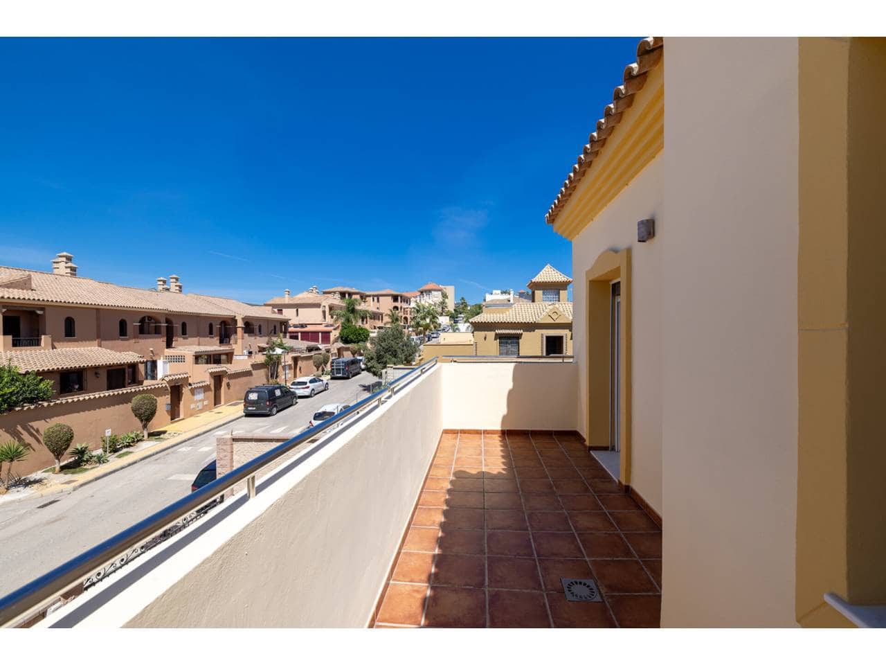 4 soverom Villa til salgs i La Linea de la Concepcion med svømmebasseng garasje - € 530 000 (Ref: 9246277)