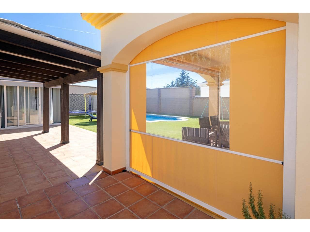 4 soverom Villa til salgs i La Linea de la Concepcion med svømmebasseng garasje - € 530 000 (Ref: 9246277)