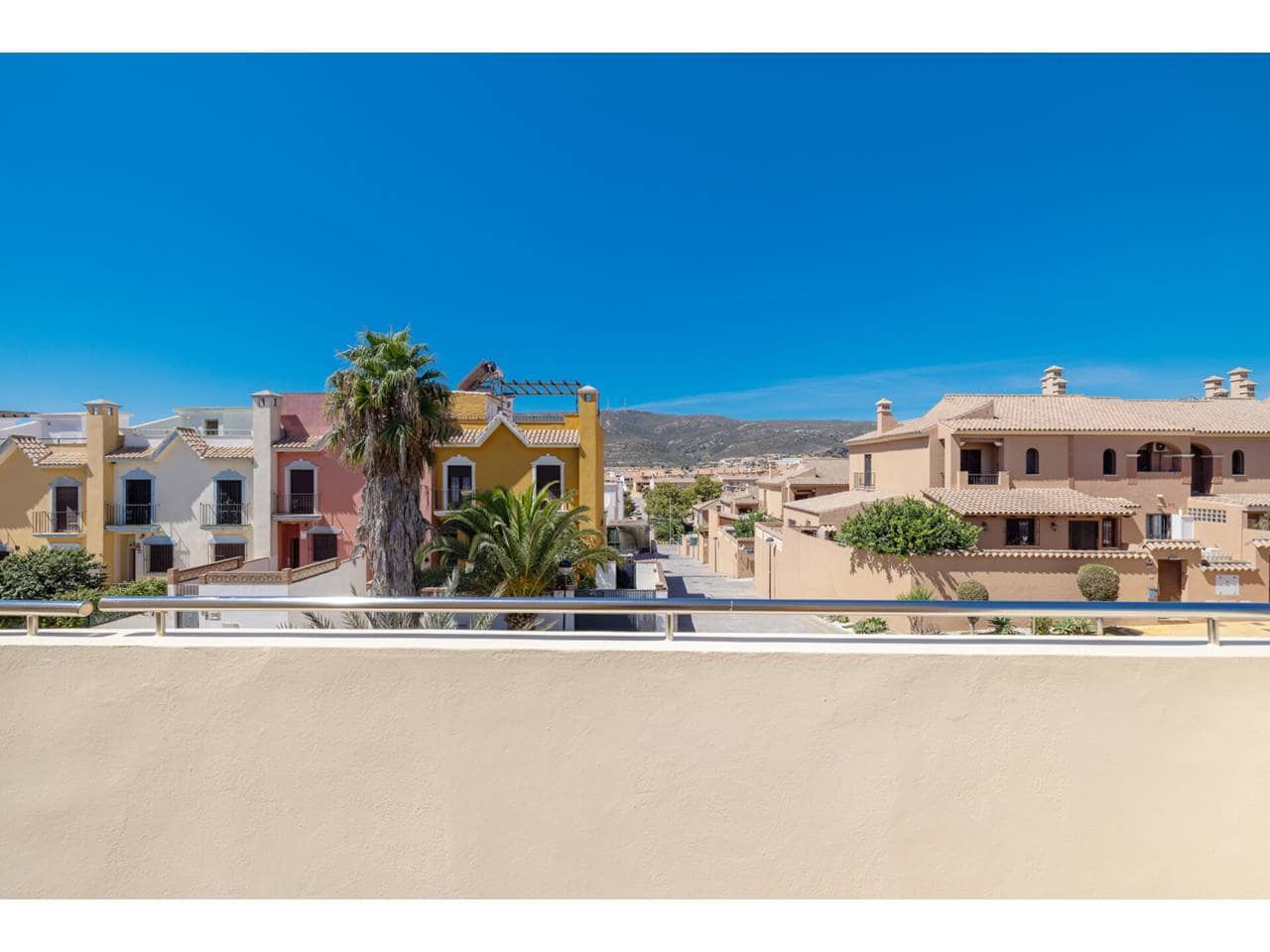 4 soverom Villa til salgs i La Linea de la Concepcion med svømmebasseng garasje - € 530 000 (Ref: 9246277)