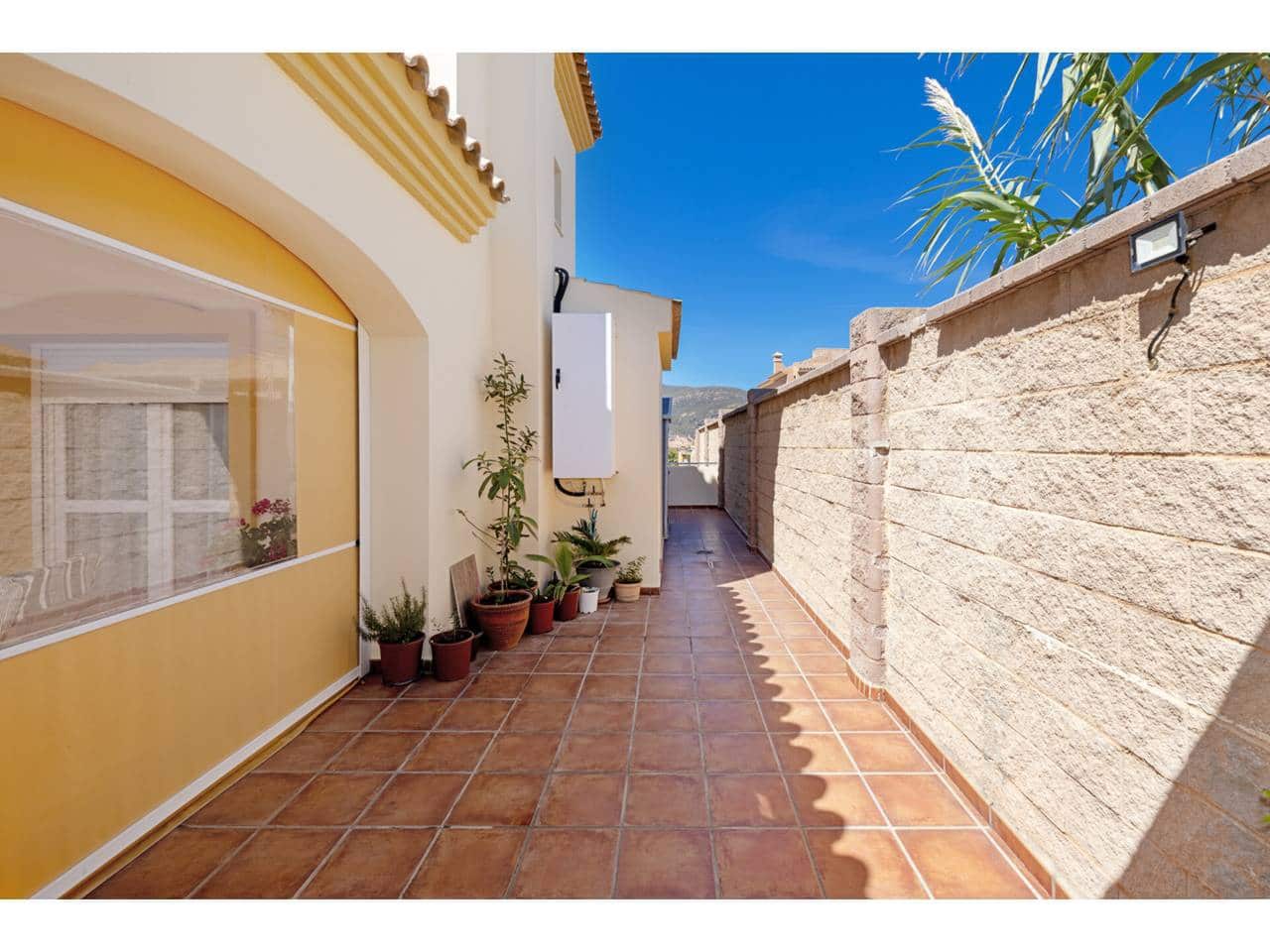 4 soverom Villa til salgs i La Linea de la Concepcion med svømmebasseng garasje - € 530 000 (Ref: 9246277)