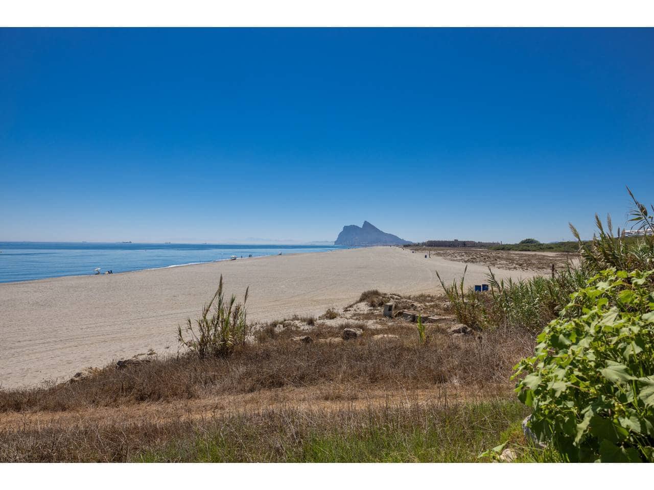 4 soverom Villa til salgs i La Linea de la Concepcion med svømmebasseng garasje - € 530 000 (Ref: 9246277)