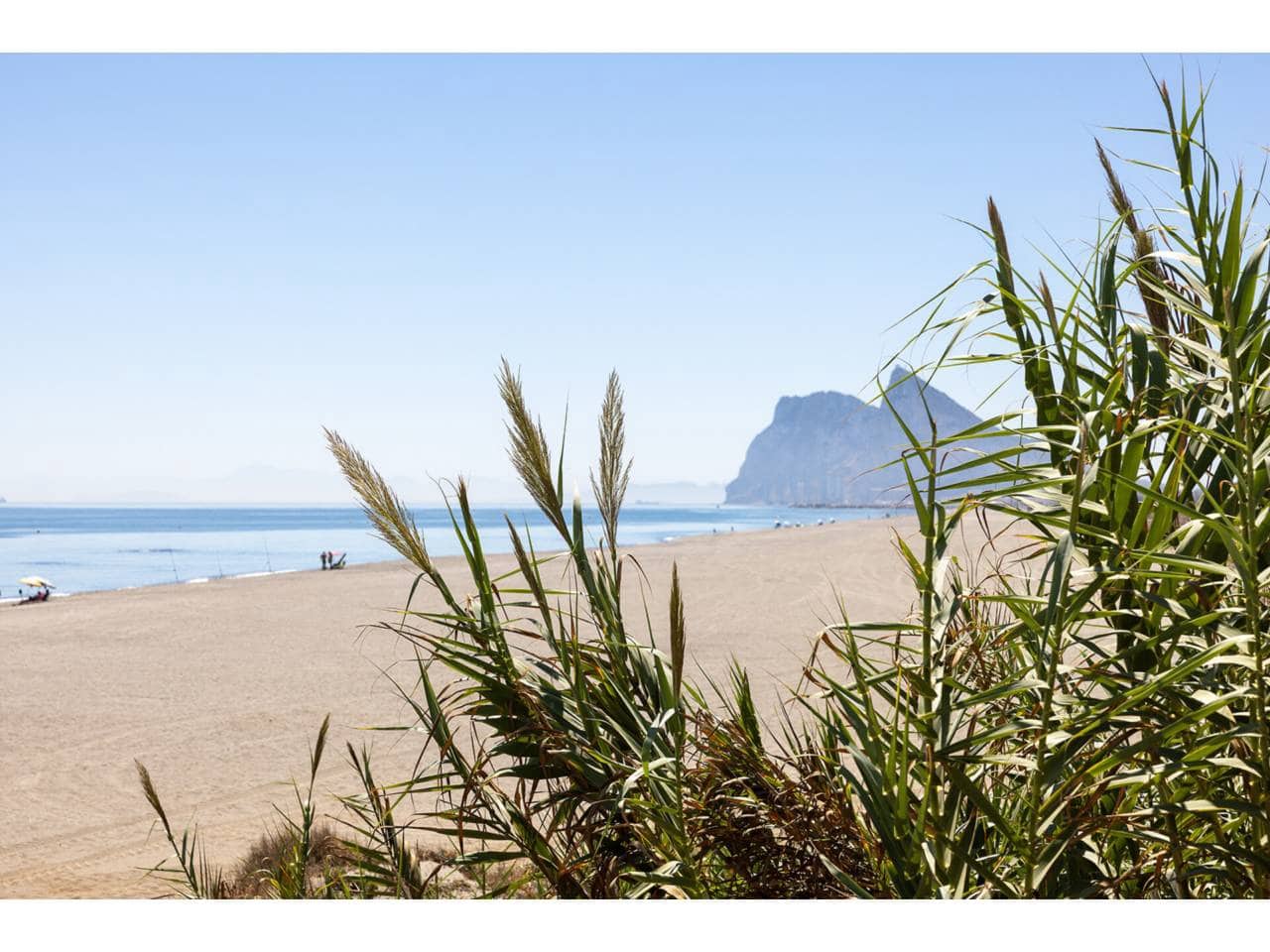 4 soverom Villa til salgs i La Linea de la Concepcion med svømmebasseng garasje - € 530 000 (Ref: 9246277)