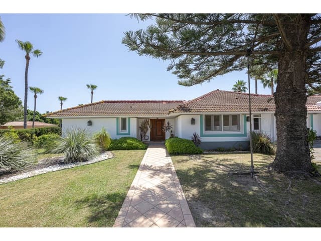 7 chambre Villa/Maison à vendre à Sotogrande, San Roque avec piscine garage - 1 190 000 € (Ref: 9290907)