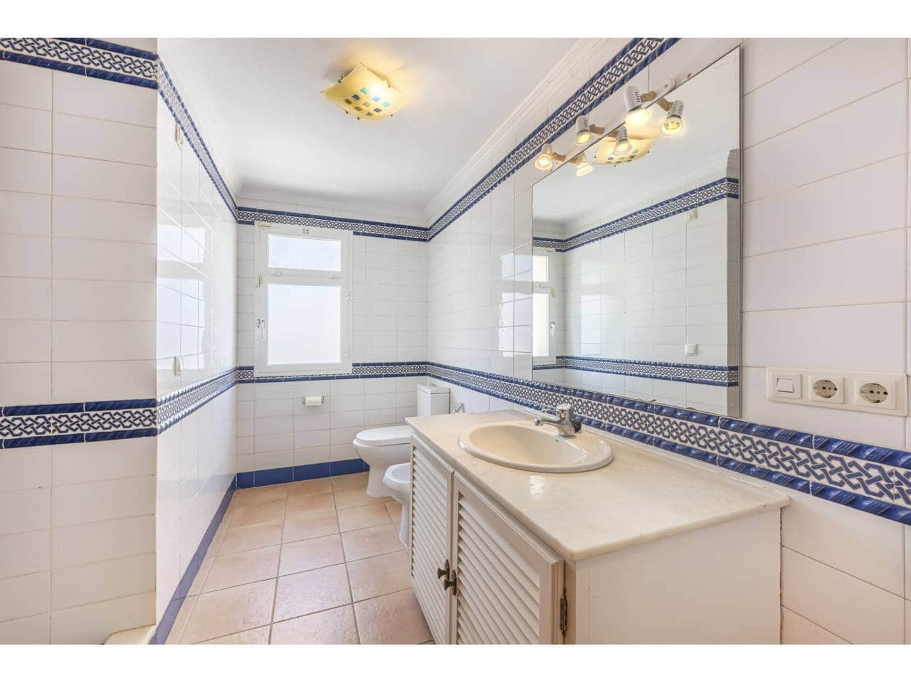 7 chambre Villa/Maison à vendre à Sotogrande avec piscine garage - 1 190 000 € (Ref: 9290907)