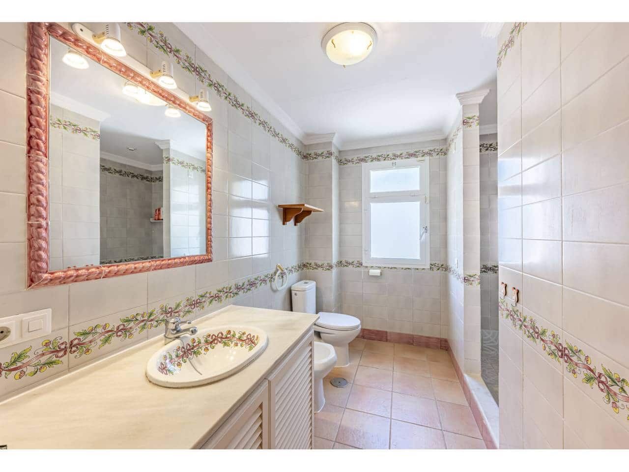 7 chambre Villa/Maison à vendre à Sotogrande avec piscine garage - 1 190 000 € (Ref: 9290907)