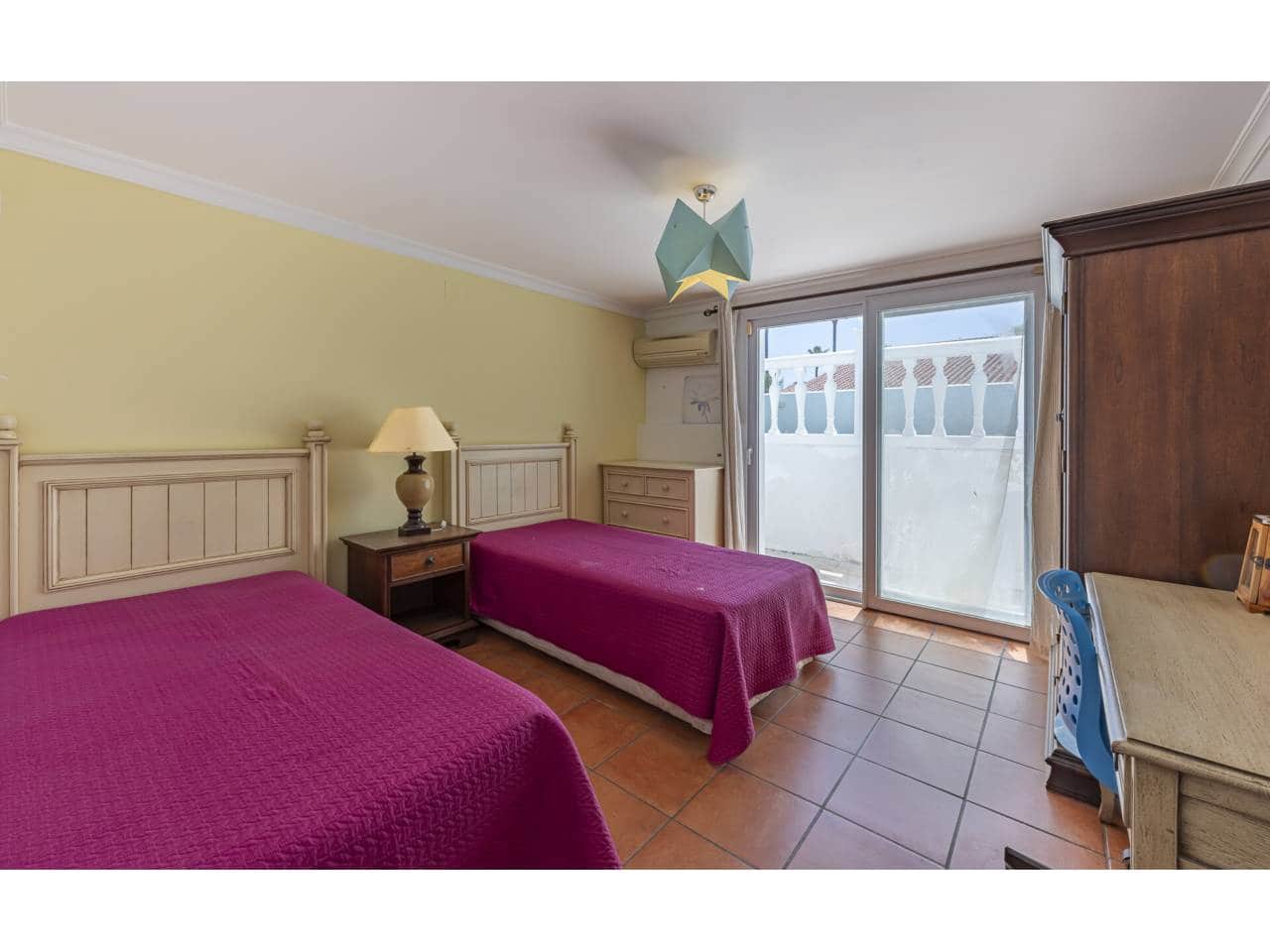 7 chambre Villa/Maison à vendre à Sotogrande avec piscine garage - 1 190 000 € (Ref: 9290907)