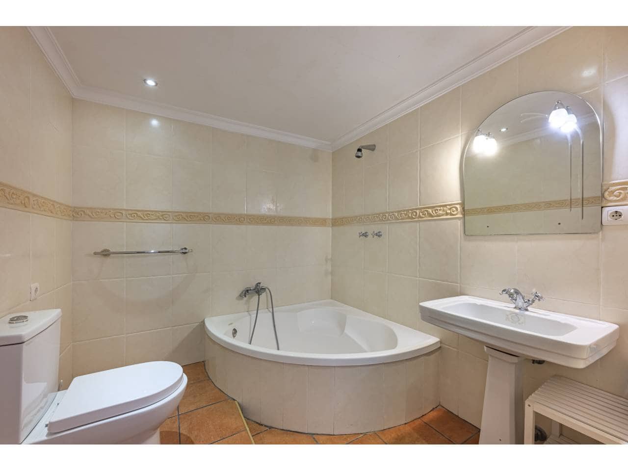 7 chambre Villa/Maison à vendre à Sotogrande avec piscine garage - 1 190 000 € (Ref: 9290907)