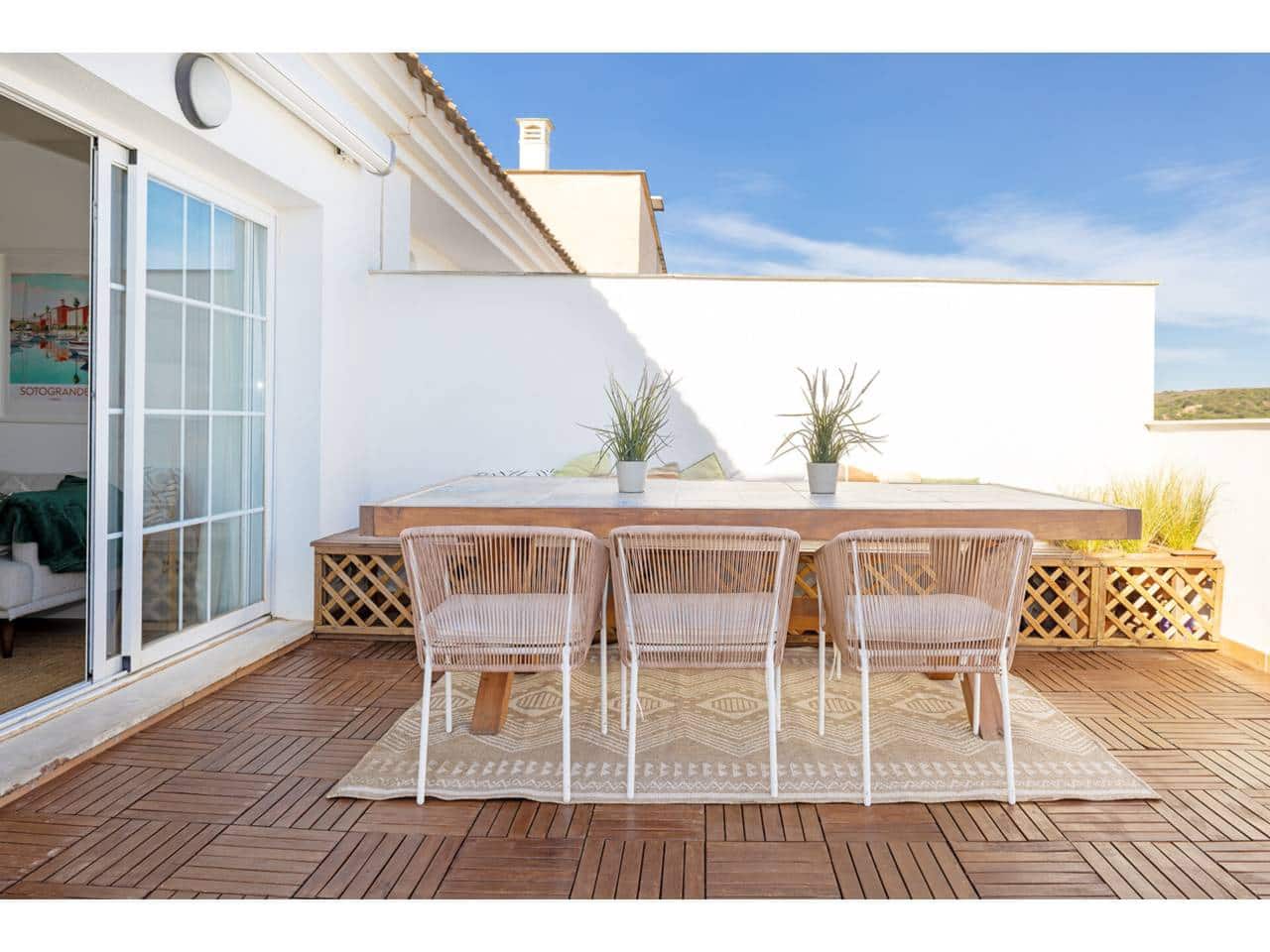 3 makuuhuone Kattohuoneisto myytävänä paikassa La Linea de la Concepcion mukana uima-altaan 
autotalli - 499 000 € (Ref: 9309227)