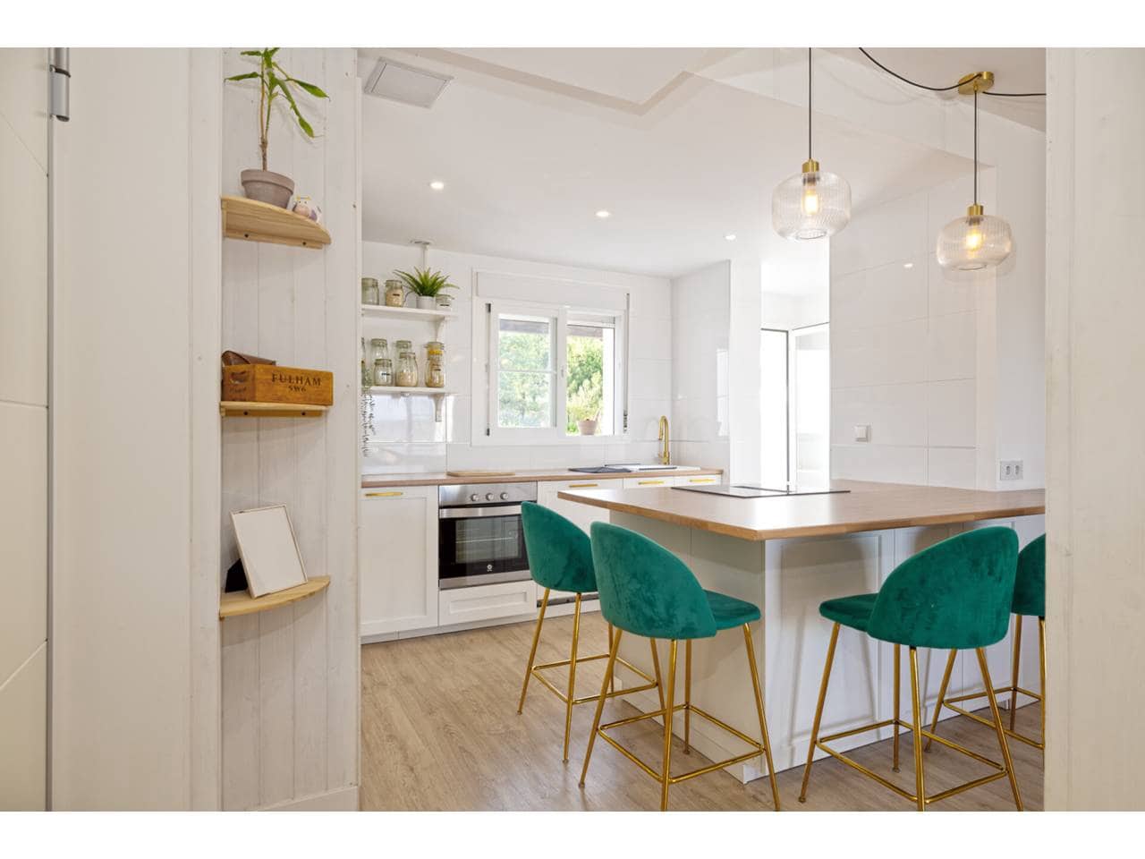 3 makuuhuone Kattohuoneisto myytävänä paikassa La Linea de la Concepcion mukana uima-altaan 
autotalli - 499 000 € (Ref: 9309227)