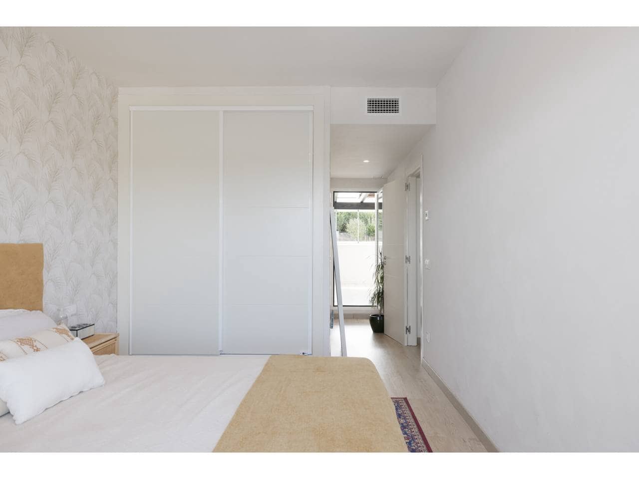 3 makuuhuone Kattohuoneisto myytävänä paikassa La Linea de la Concepcion mukana uima-altaan 
autotalli - 499 000 € (Ref: 9309227)