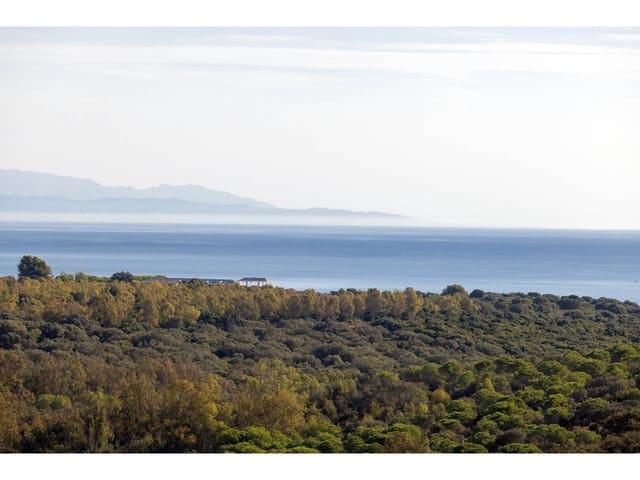 3 bedroom Penthouse for sale in La Línea de la Concepción with pool garage - € 499,000 (Ref: 9309227)