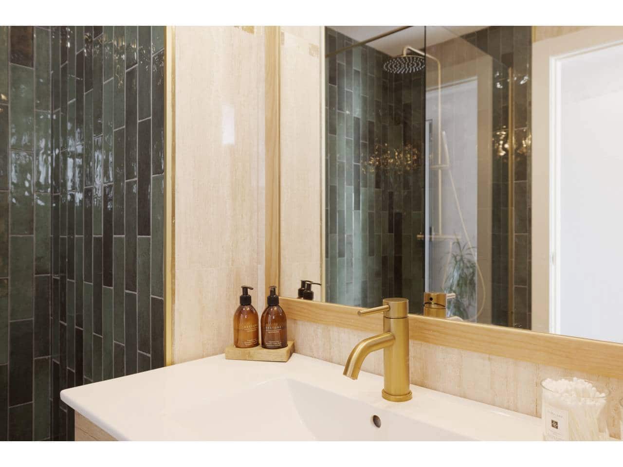 3 makuuhuone Kattohuoneisto myytävänä paikassa La Linea de la Concepcion mukana uima-altaan 
autotalli - 499 000 € (Ref: 9309227)