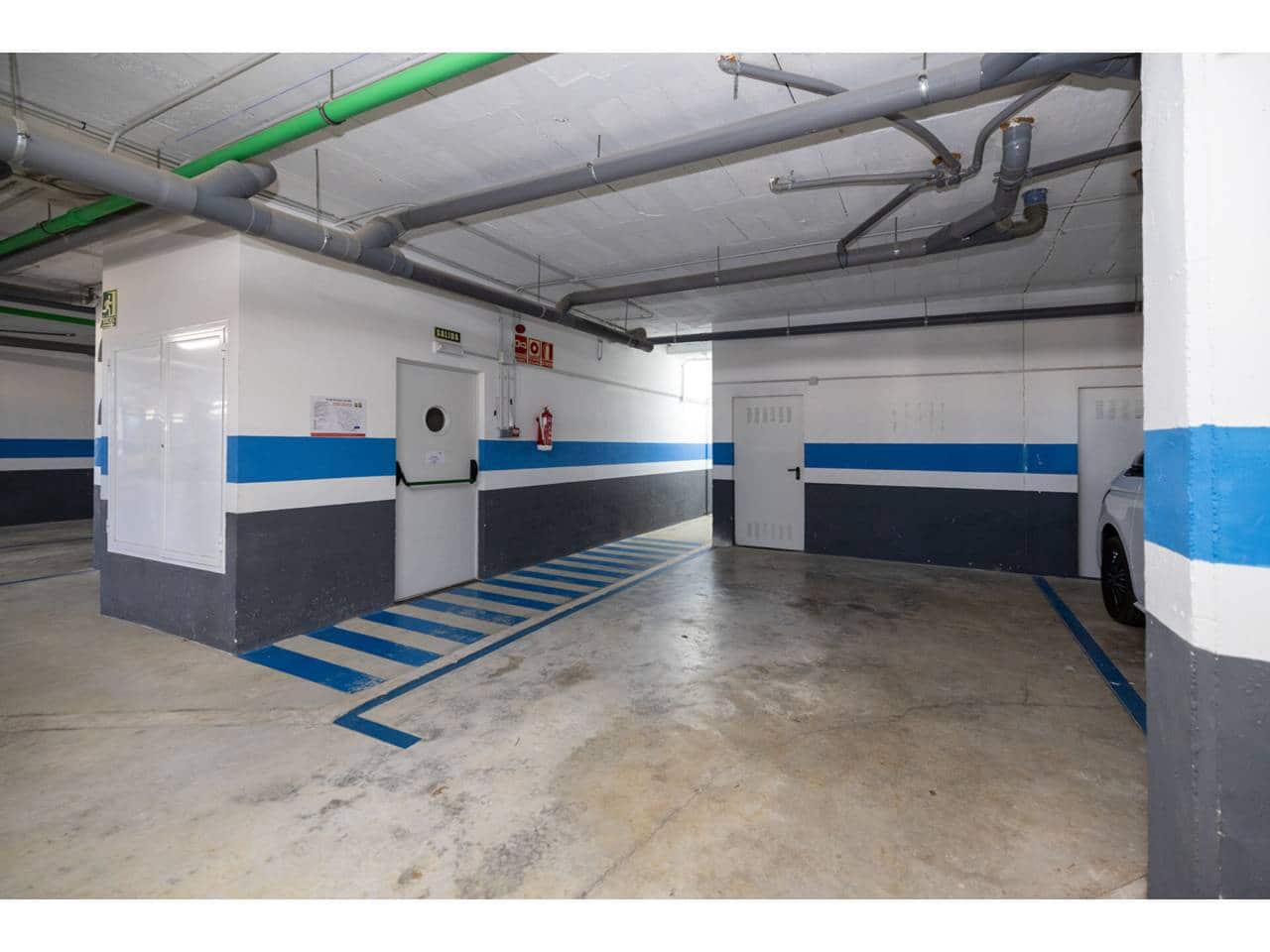 3 makuuhuone Kattohuoneisto myytävänä paikassa La Linea de la Concepcion mukana uima-altaan 
autotalli - 499 000 € (Ref: 9309227)