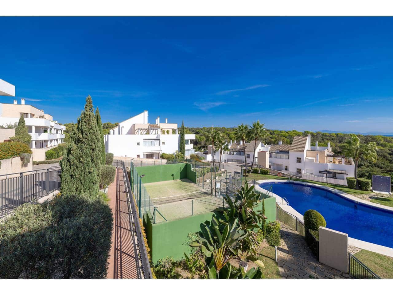 3 makuuhuone Kattohuoneisto myytävänä paikassa La Linea de la Concepcion mukana uima-altaan 
autotalli - 499 000 € (Ref: 9309227)