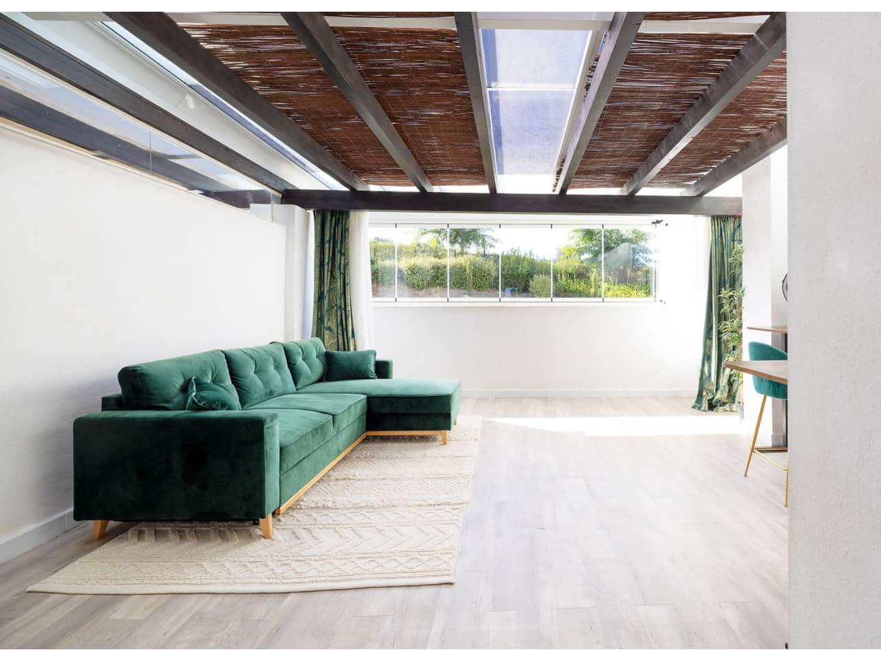 3 makuuhuone Kattohuoneisto myytävänä paikassa La Linea de la Concepcion mukana uima-altaan 
autotalli - 499 000 € (Ref: 9309227)