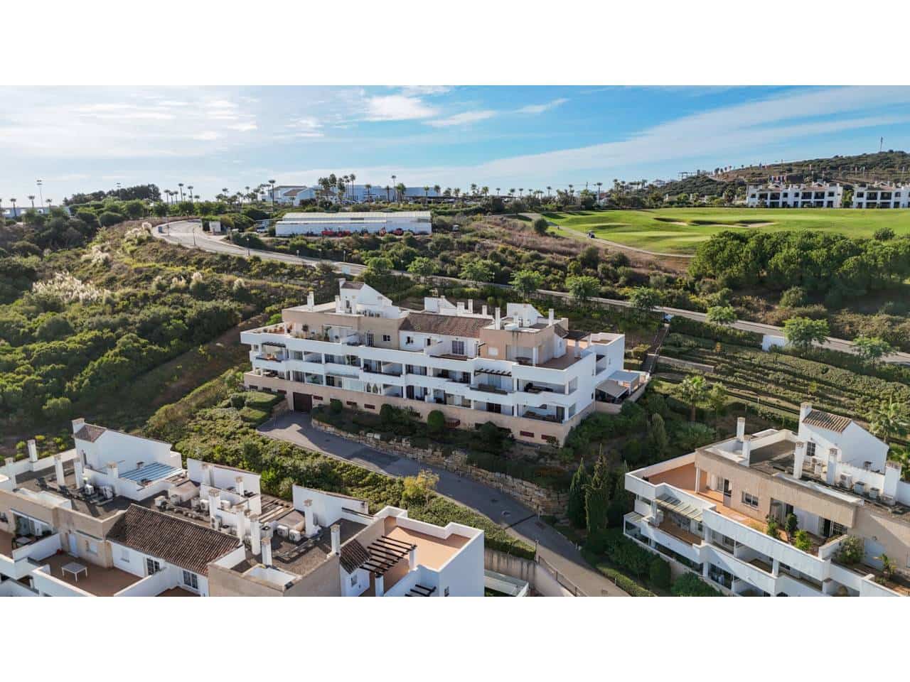 3 makuuhuone Kattohuoneisto myytävänä paikassa La Linea de la Concepcion mukana uima-altaan 
autotalli - 499 000 € (Ref: 9309227)