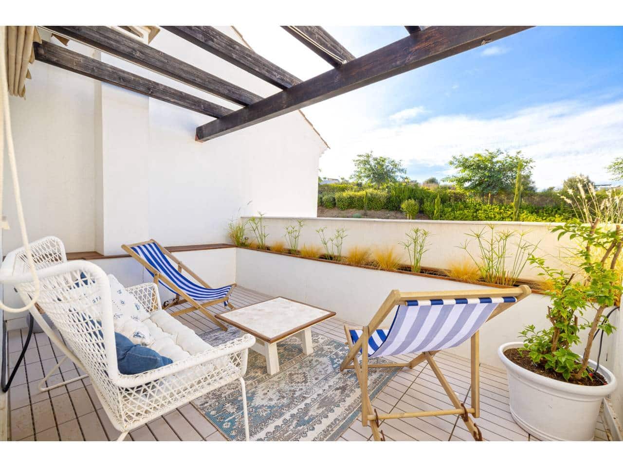 3 makuuhuone Kattohuoneisto myytävänä paikassa La Linea de la Concepcion mukana uima-altaan 
autotalli - 499 000 € (Ref: 9309227)