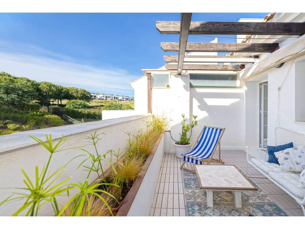 3 makuuhuone Kattohuoneisto myytävänä paikassa La Linea de la Concepcion mukana uima-altaan 
autotalli - 499 000 € (Ref: 9309227)