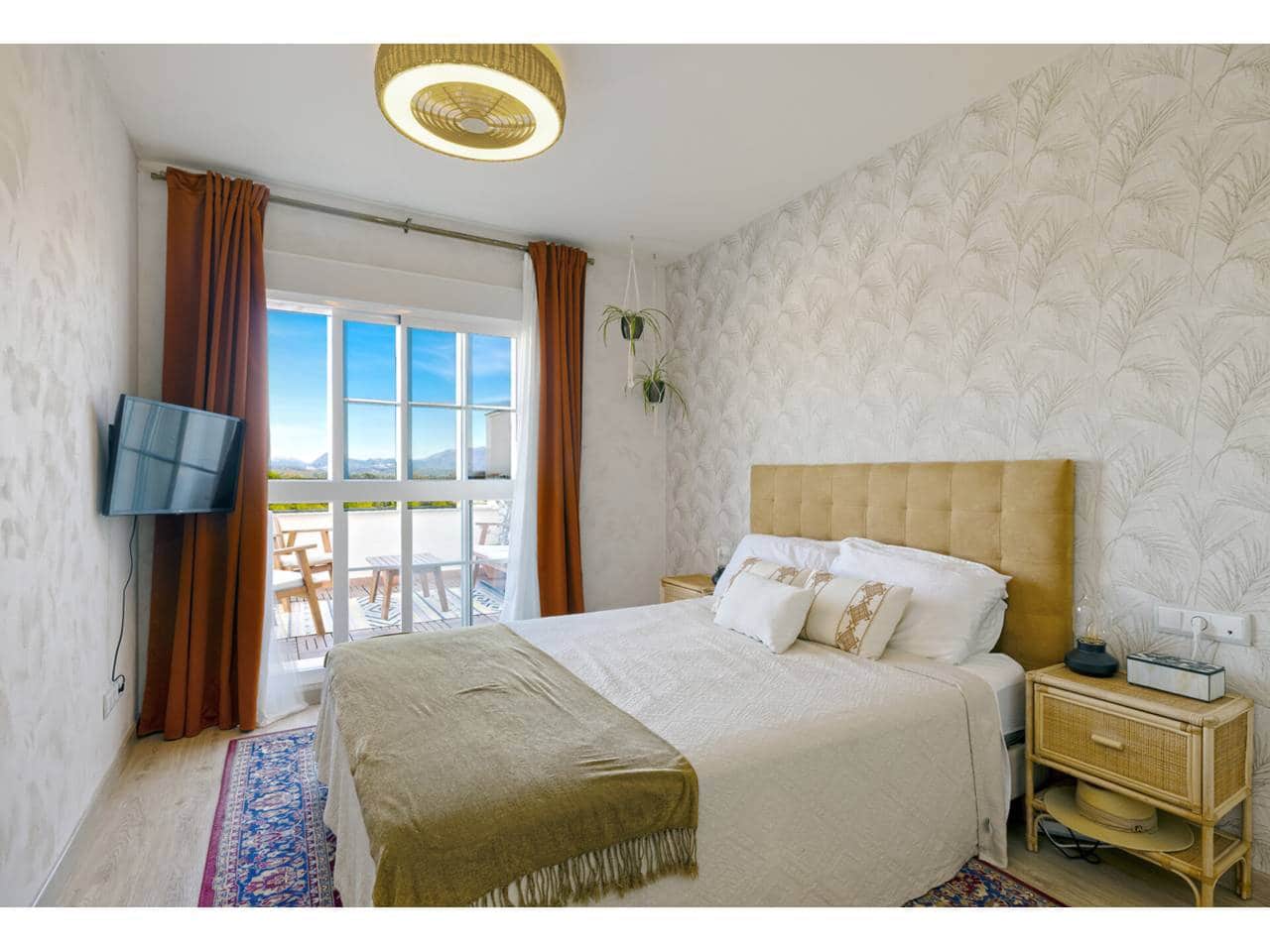 3 makuuhuone Kattohuoneisto myytävänä paikassa La Linea de la Concepcion mukana uima-altaan 
autotalli - 499 000 € (Ref: 9309227)