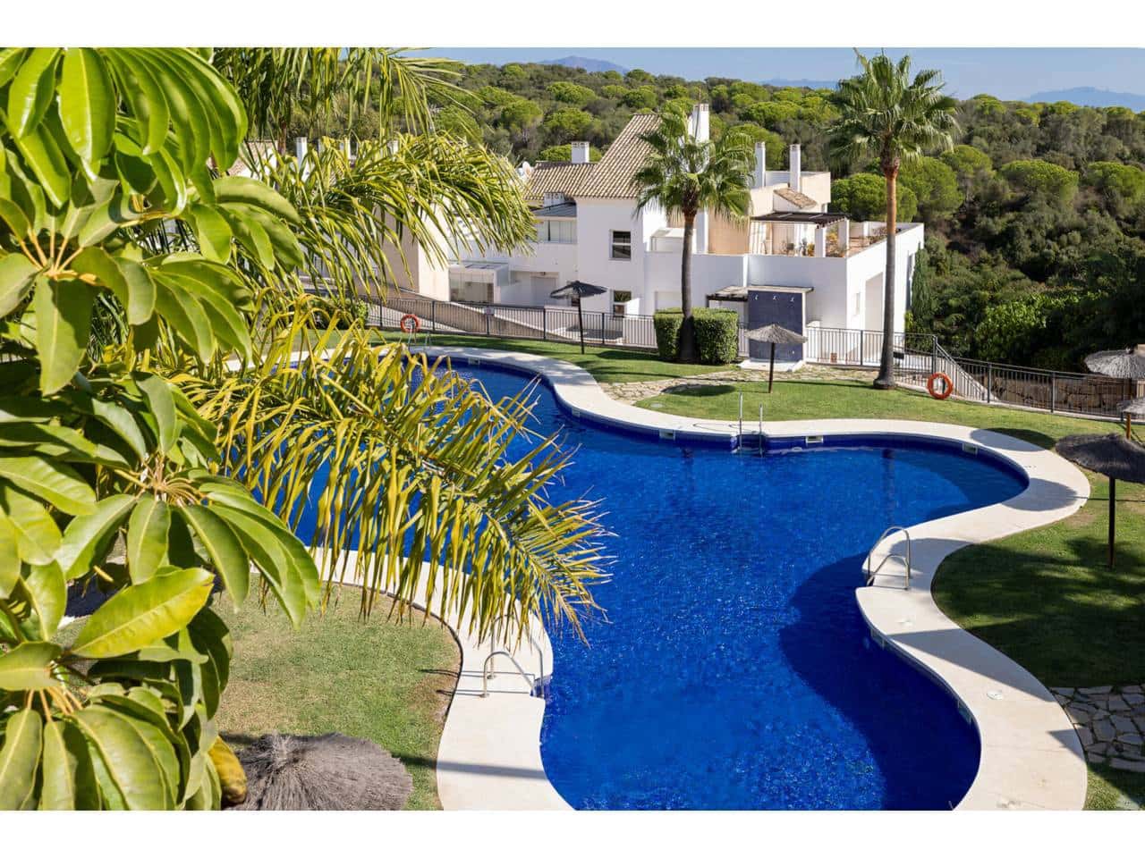 3 makuuhuone Kattohuoneisto myytävänä paikassa La Linea de la Concepcion mukana uima-altaan 
autotalli - 499 000 € (Ref: 9309227)