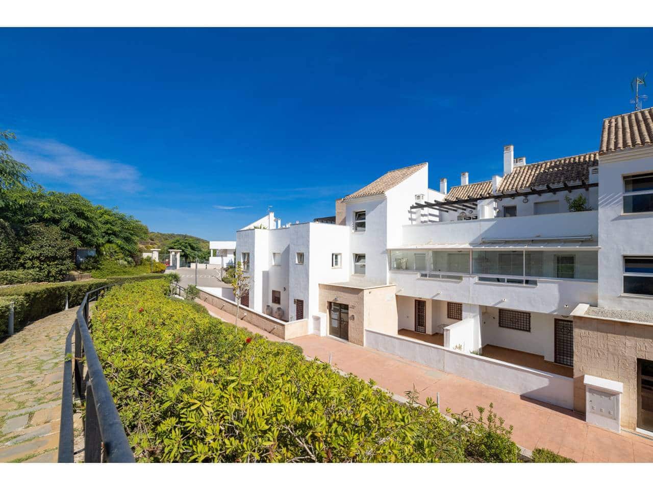 3 makuuhuone Kattohuoneisto myytävänä paikassa La Linea de la Concepcion mukana uima-altaan 
autotalli - 499 000 € (Ref: 9309227)