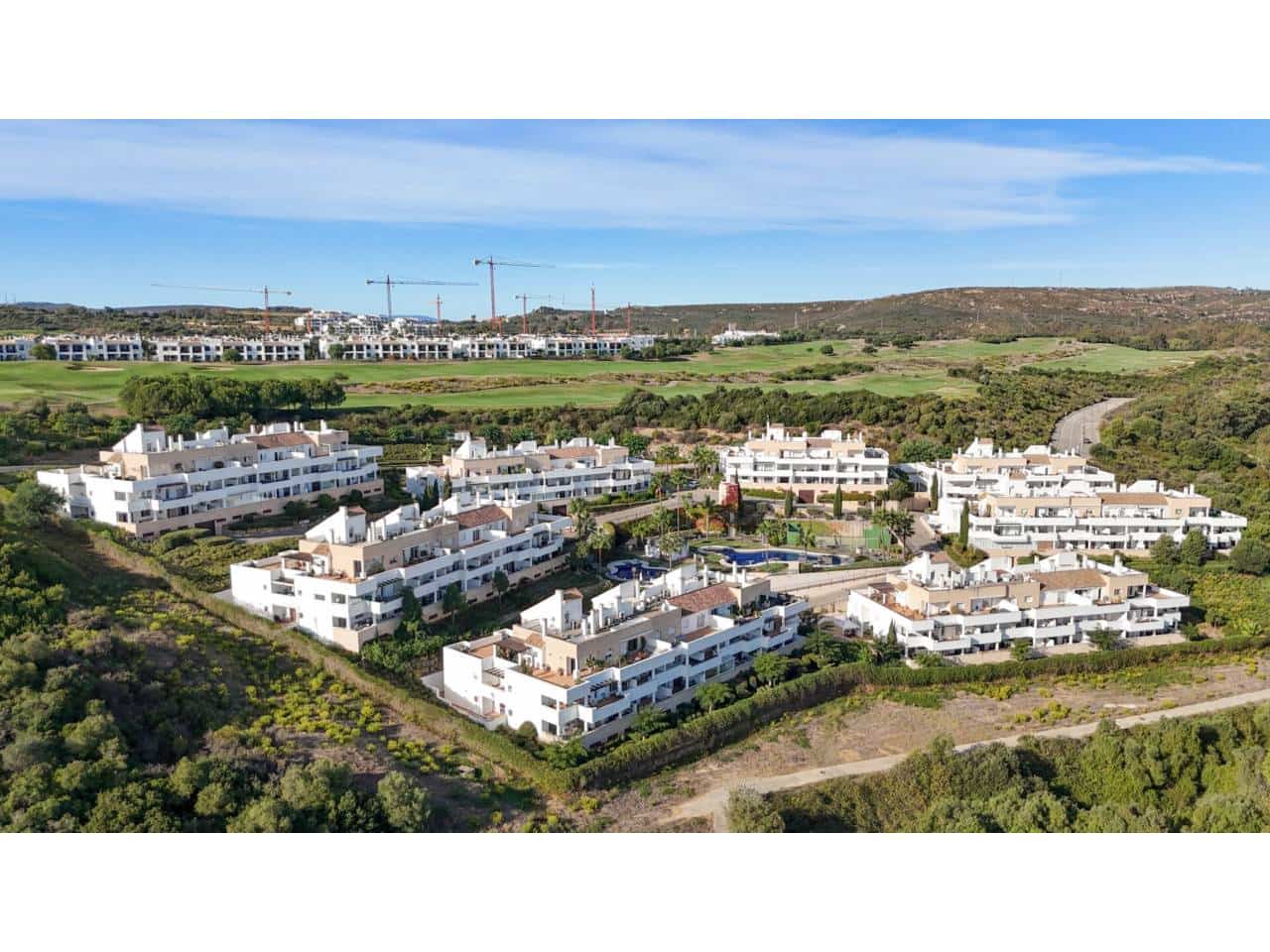 3 makuuhuone Kattohuoneisto myytävänä paikassa La Linea de la Concepcion mukana uima-altaan 
autotalli - 499 000 € (Ref: 9309227)