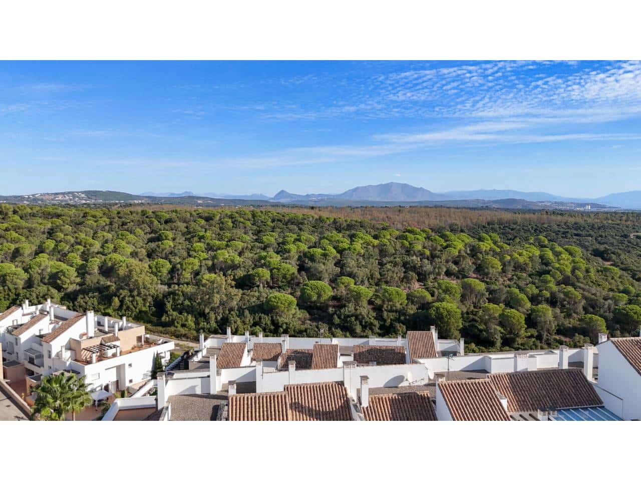 3 makuuhuone Kattohuoneisto myytävänä paikassa La Linea de la Concepcion mukana uima-altaan 
autotalli - 499 000 € (Ref: 9309227)