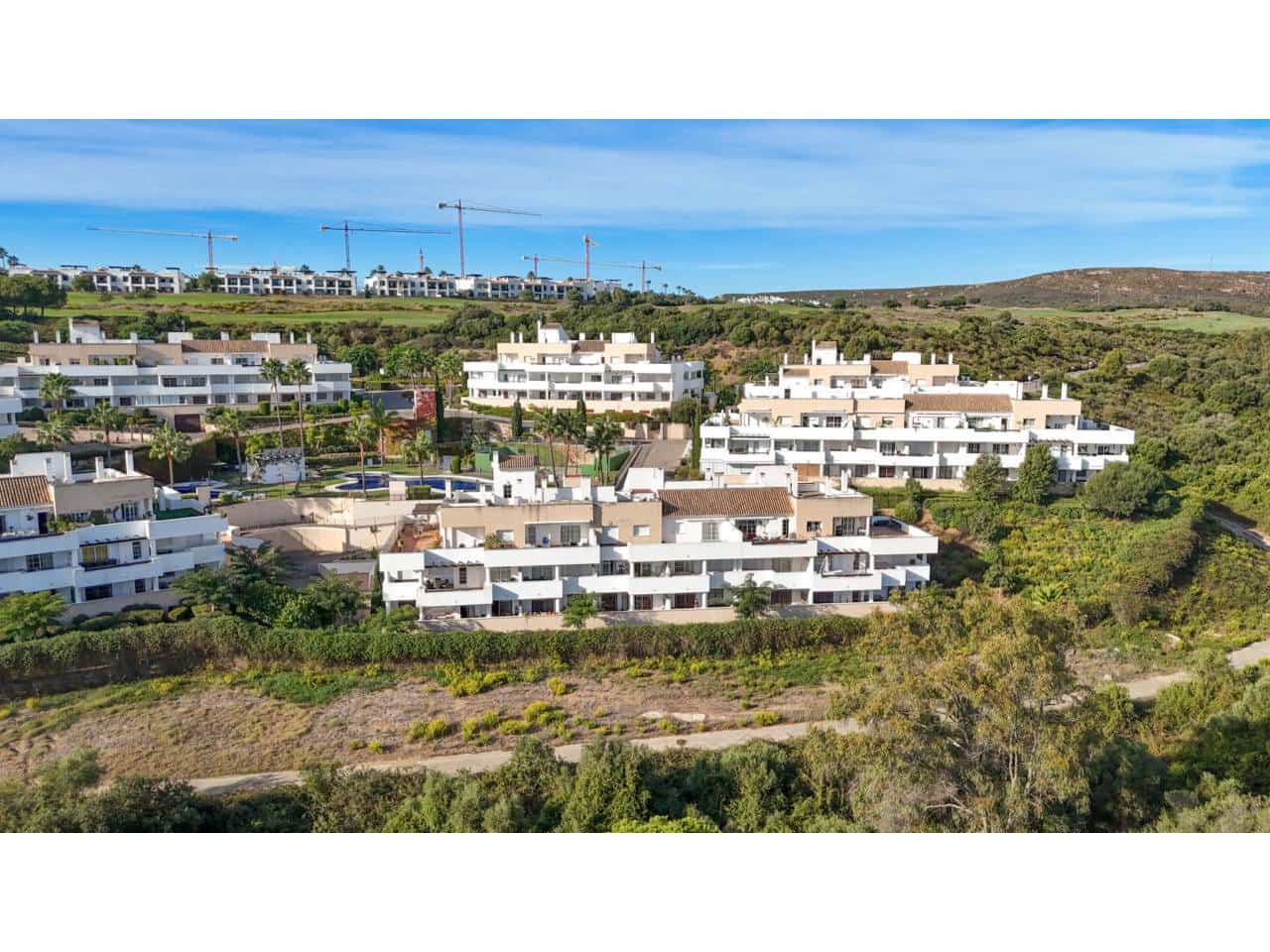 3 makuuhuone Kattohuoneisto myytävänä paikassa La Linea de la Concepcion mukana uima-altaan 
autotalli - 499 000 € (Ref: 9309227)