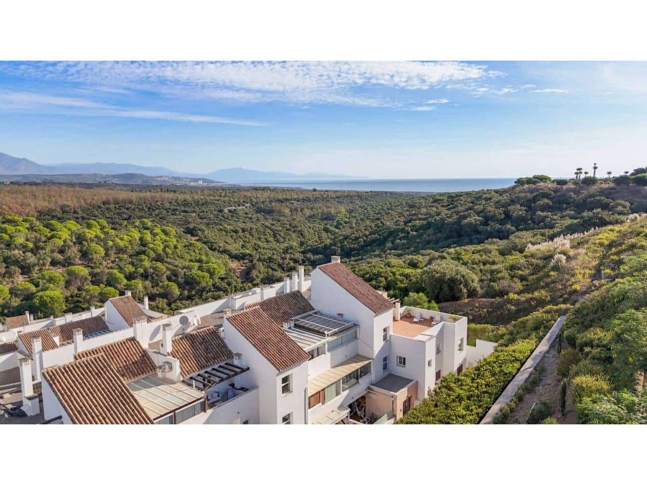 3 makuuhuone Kattohuoneisto myytävänä paikassa La Linea de la Concepcion mukana uima-altaan 
autotalli - 499 000 € (Ref: 9309227)