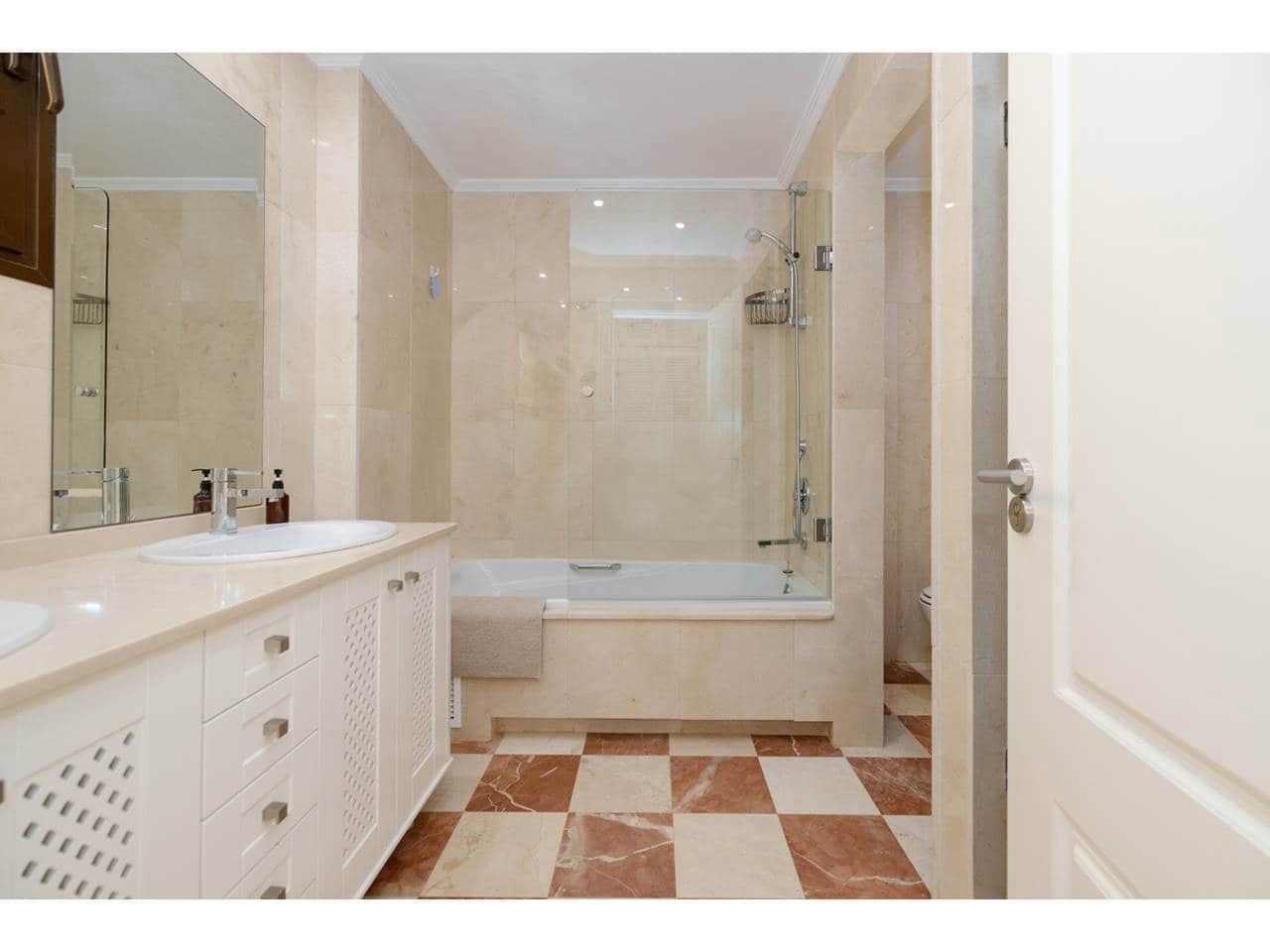 2 makuuhuone Huoneisto myytävänä paikassa Sotogrande mukana uima-altaan 
autotalli - 525 000 € (Ref: 9321529)