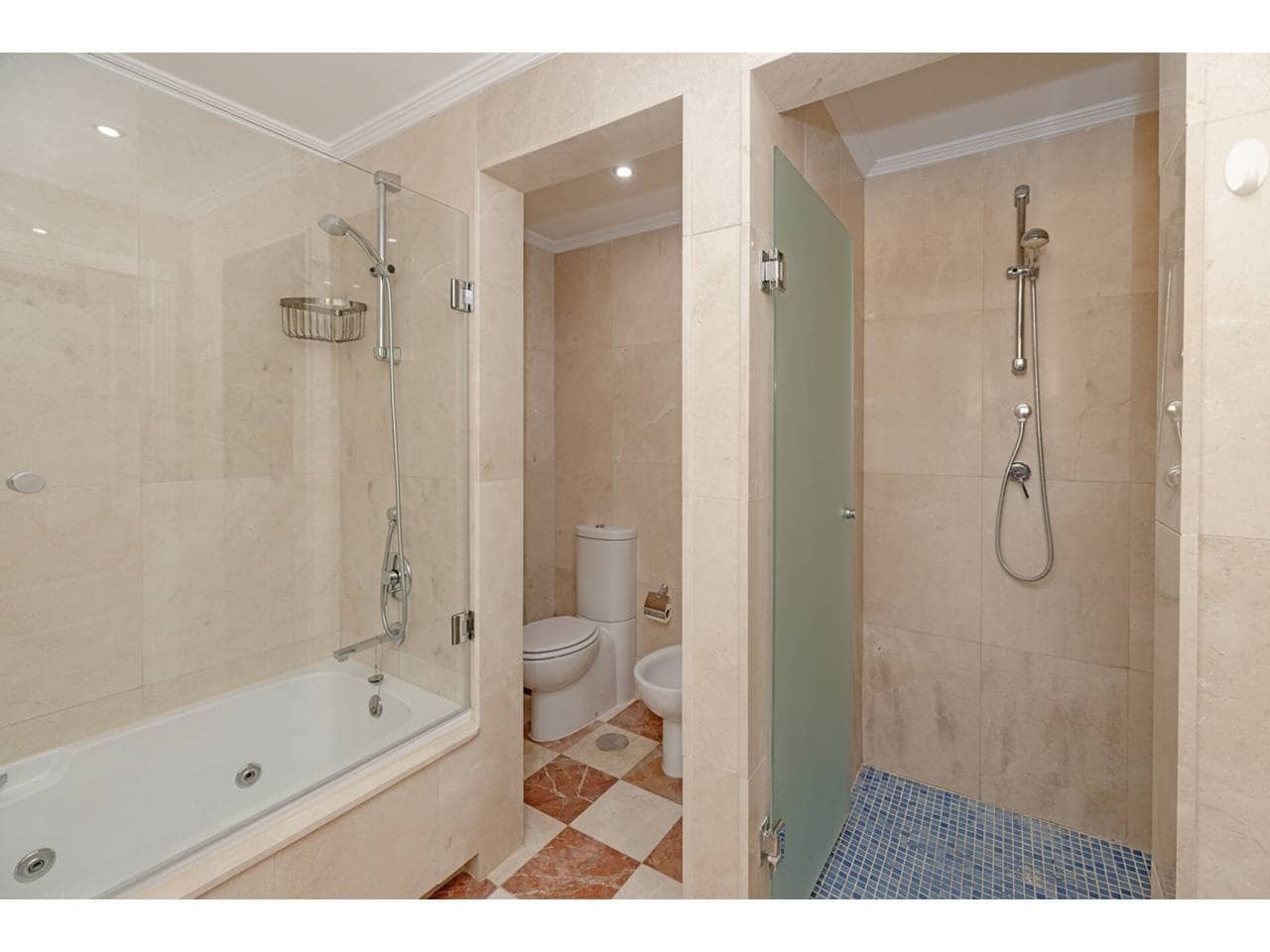 2 makuuhuone Huoneisto myytävänä paikassa Sotogrande mukana uima-altaan 
autotalli - 525 000 € (Ref: 9321529)