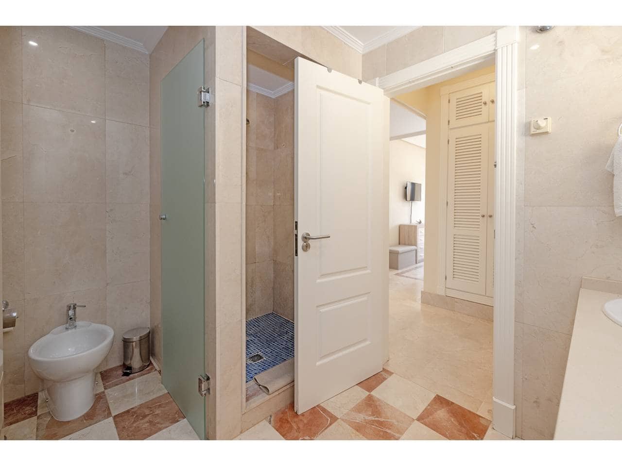 2 makuuhuone Huoneisto myytävänä paikassa Sotogrande mukana uima-altaan 
autotalli - 525 000 € (Ref: 9321529)